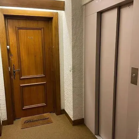Charming Bright Spacious Village Walk To Lift Hike Apartment *