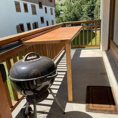Charming Bright Spacious Village Walk To Lift Hike
